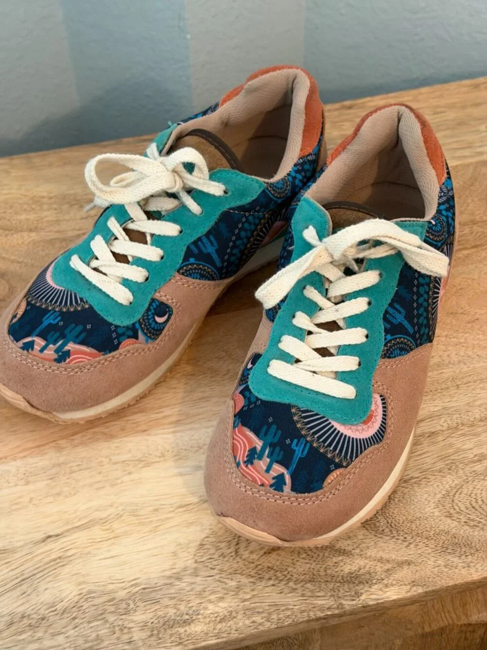 Inkkas Socorro Jogger Sneakers Size 8 Boho Floral Suede EUC